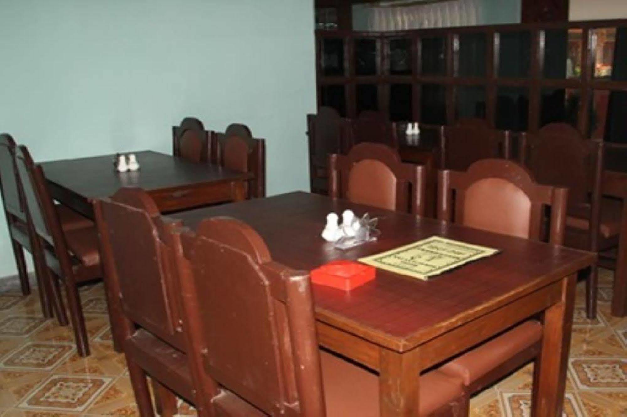 Hotel Half Moon Pokhara Esterno foto