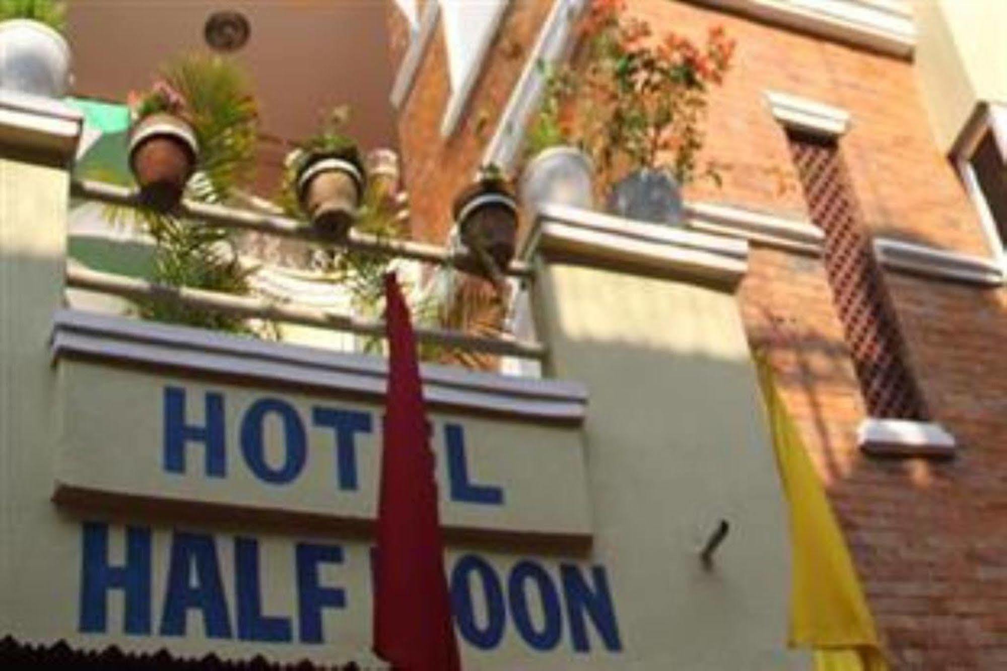 Hotel Half Moon Pokhara Esterno foto